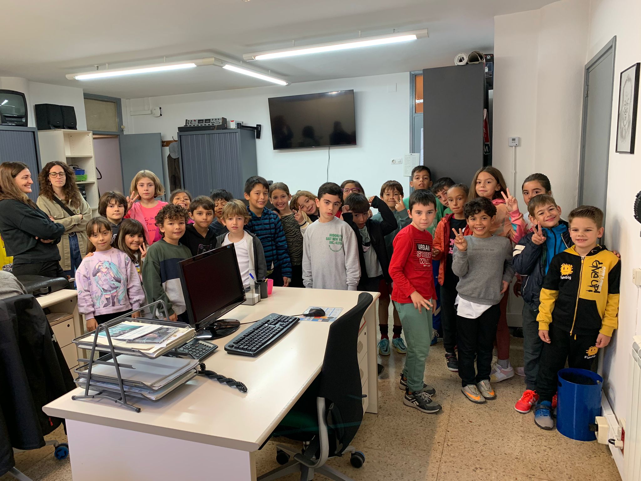 L'alumnat de 3r de l'Escola Carles Buïgas visita Cerdanyola Ràdio